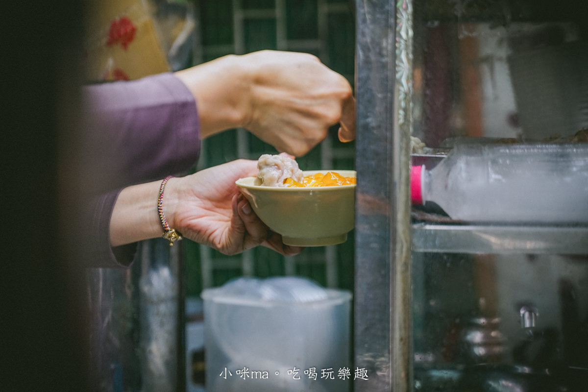 【新莊無名美食】古早味豆花|超人氣無名豆花一碗只要30元,排隊人潮沒停過啦,近新莊體育場,新北美食 - 第8張圖 【新莊無名美食】古早味豆花|超人氣無名豆花一碗只要30元,排隊人潮沒停過啦,近新莊體育場,新北美食