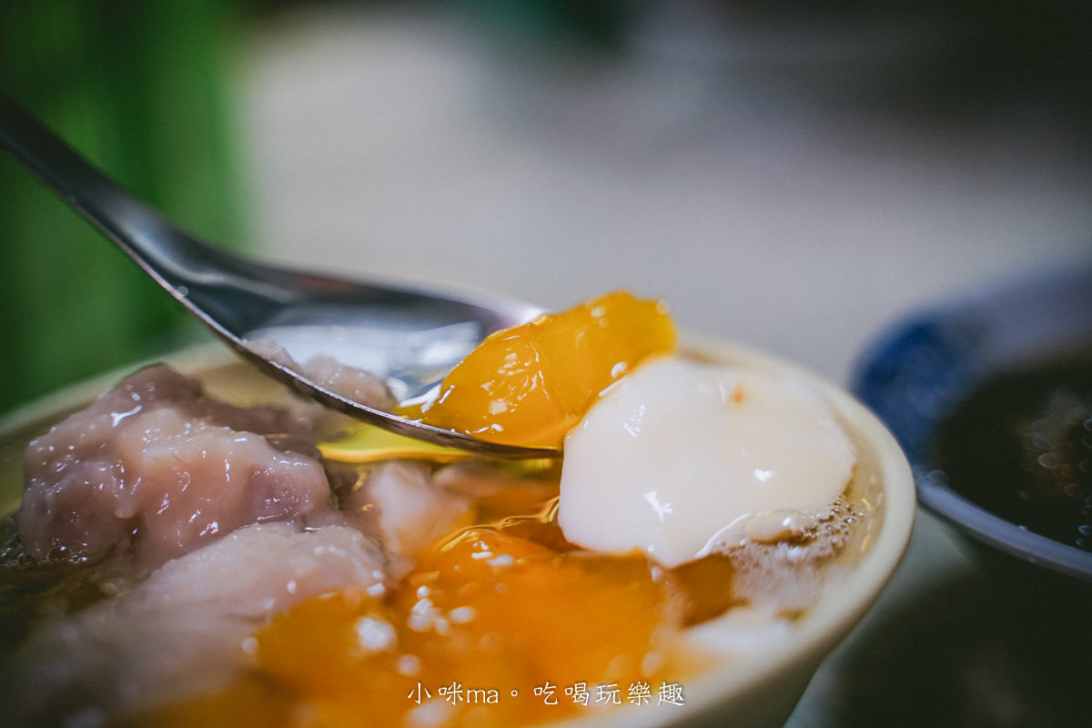 【新莊無名美食】古早味豆花|超人氣無名豆花一碗只要30元,排隊人潮沒停過啦,近新莊體育場,新北美食 - 第13張圖 【新莊無名美食】古早味豆花|超人氣無名豆花一碗只要30元,排隊人潮沒停過啦,近新莊體育場,新北美食