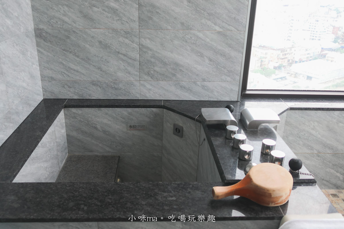 【宜蘭住宿】村却國際溫泉酒店｜房內就有雙湯池，頂樓星空酒吧獨攬宜蘭百萬夜景，早餐還能吃到下午兩點，一泊二食最划算
