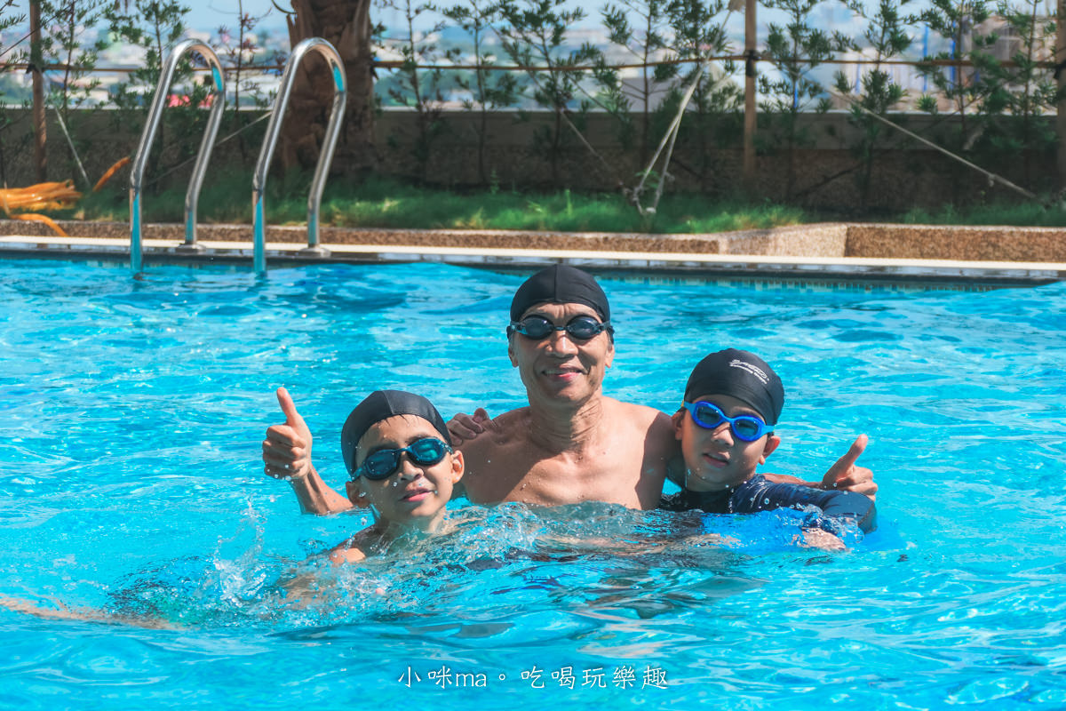 【宜蘭住宿】村却國際溫泉酒店｜房內就有雙湯池，頂樓星空酒吧獨攬宜蘭百萬夜景，早餐還能吃到下午兩點，一泊二食最划算