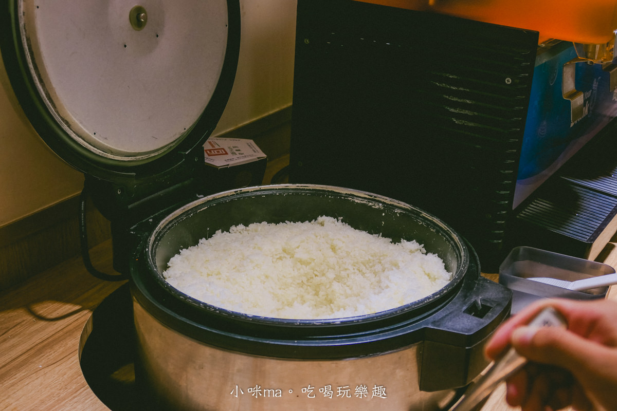 【中和火鍋】小鍋極製麻辣鍋物|永和四號公園網美風小火鍋,一人開吃最低188元,白飯、飲料、冰淇淋自助吧吃到飽,中和美食 - 第8張圖 【中和火鍋】小鍋極製麻辣鍋物|永和四號公園網美風小火鍋,一人開吃最低188元,白飯、飲料、冰淇淋自助吧吃到飽,中和美食