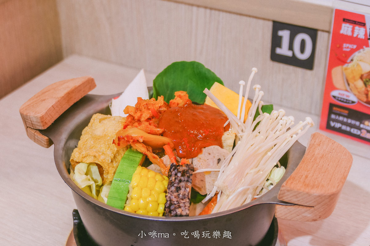 【中和火鍋】小鍋極製麻辣鍋物|永和四號公園網美風小火鍋,一人開吃最低188元,白飯、飲料、冰淇淋自助吧吃到飽,中和美食 - 第14張圖 【中和火鍋】小鍋極製麻辣鍋物|永和四號公園網美風小火鍋,一人開吃最低188元,白飯、飲料、冰淇淋自助吧吃到飽,中和美食