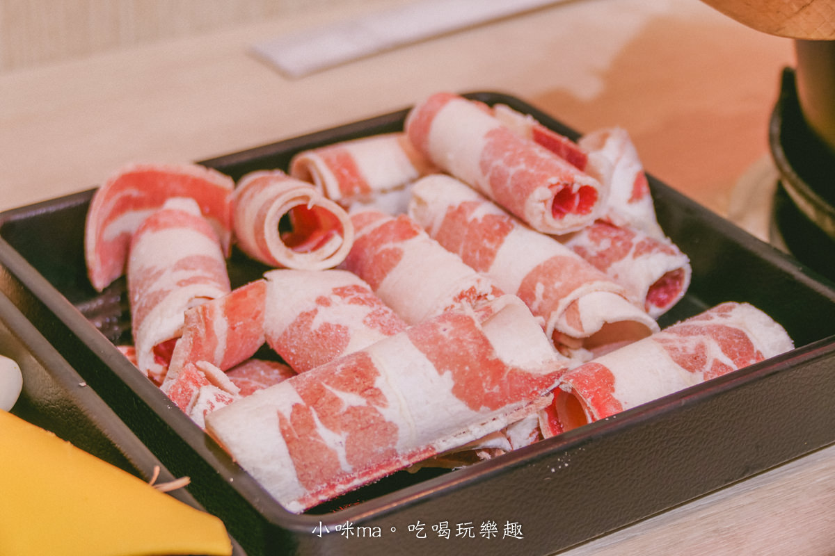 【中和火鍋】小鍋極製麻辣鍋物|永和四號公園網美風小火鍋,一人開吃最低188元,白飯、飲料、冰淇淋自助吧吃到飽,中和美食 - 第21張圖 【中和火鍋】小鍋極製麻辣鍋物|永和四號公園網美風小火鍋,一人開吃最低188元,白飯、飲料、冰淇淋自助吧吃到飽,中和美食