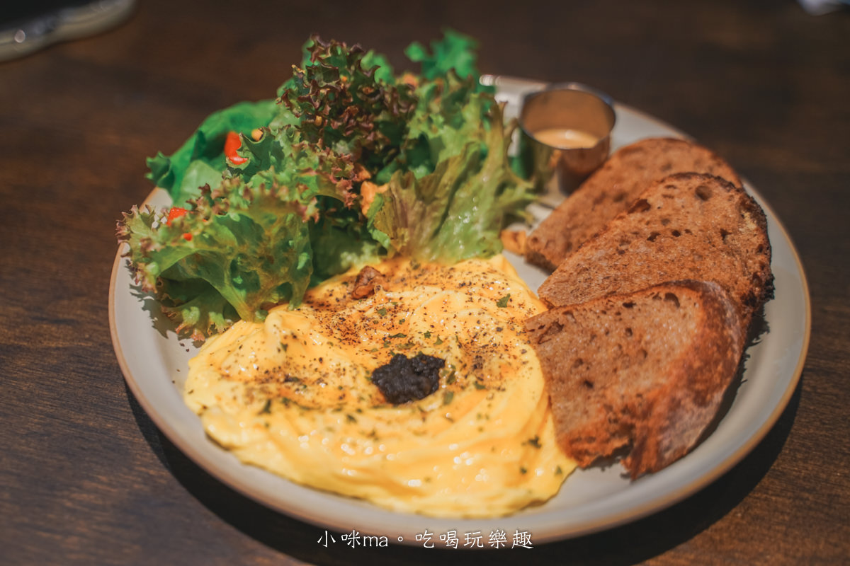 【新店美食】Pathcafe 和盼｜新店區公所附近的日式木質調咖啡廳，自製司康、塩奶油捲，新北寵物友善餐廳