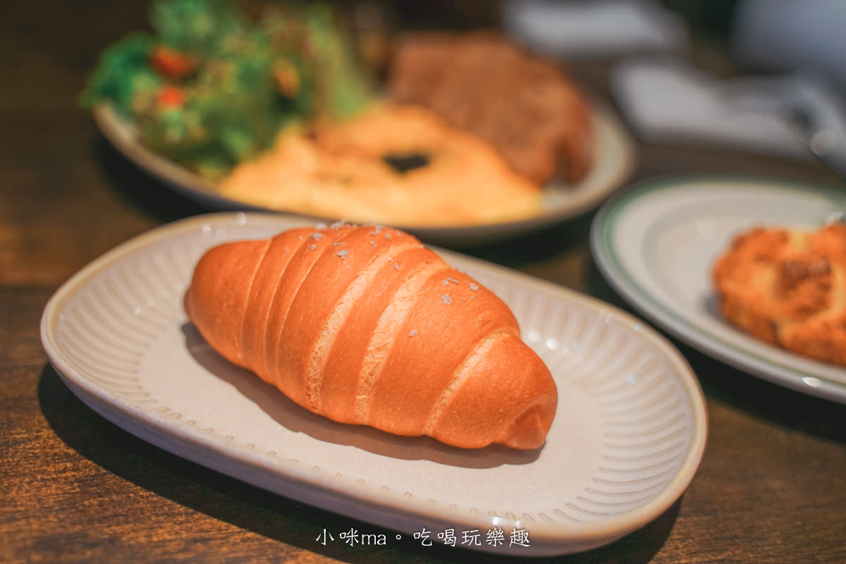 【新店美食】Pathcafe 和盼｜新店區公所附近的日式木質調咖啡廳，自製司康、塩奶油捲，新北寵物友善餐廳