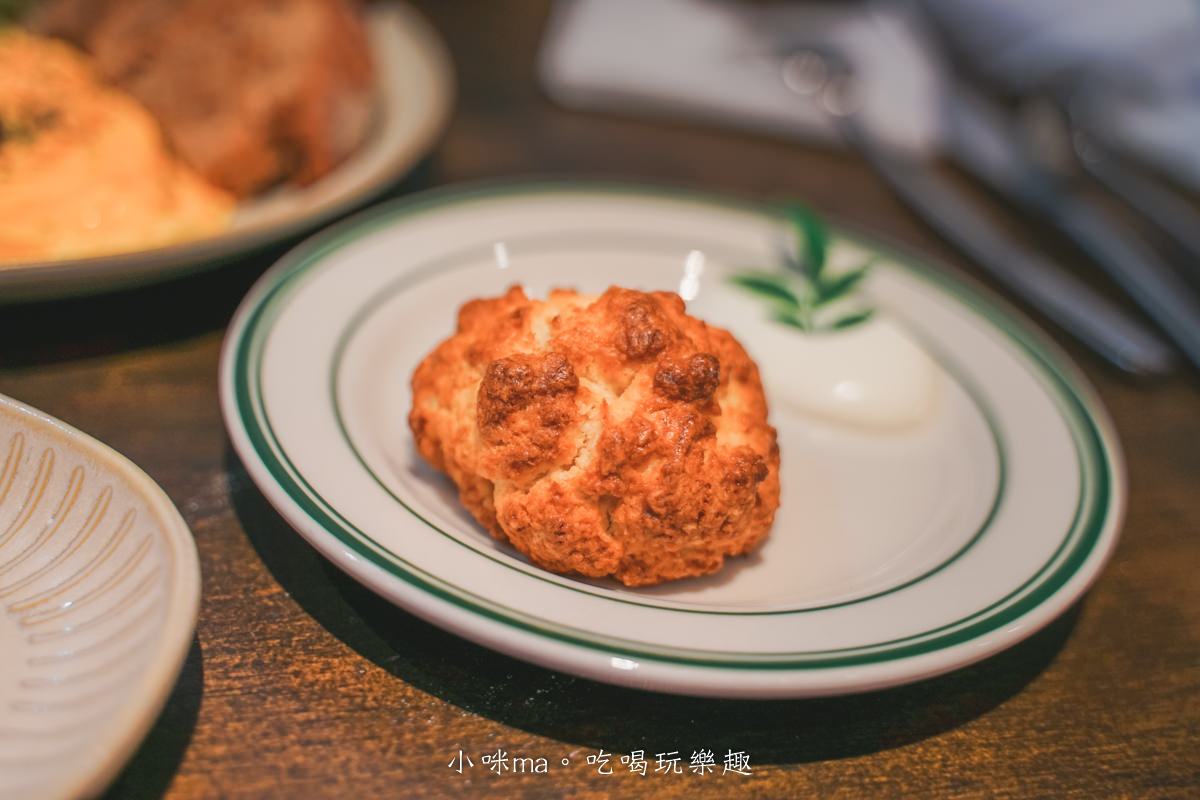 【新店美食】Pathcafe 和盼｜新店區公所附近的日式木質調咖啡廳，自製司康、塩奶油捲，新北寵物友善餐廳