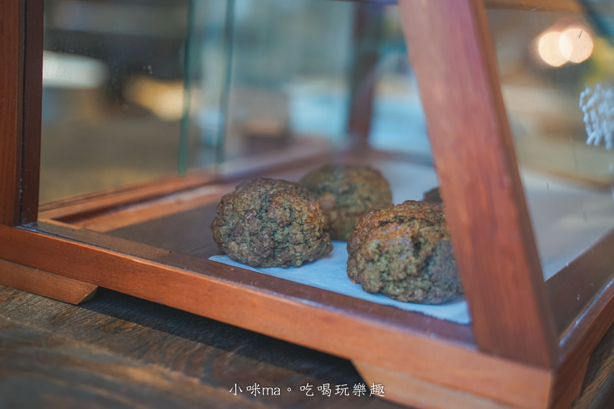 【新店美食】Pathcafe 和盼｜新店區公所附近的日式木質調咖啡廳，自製司康、塩奶油捲，新北寵物友善餐廳