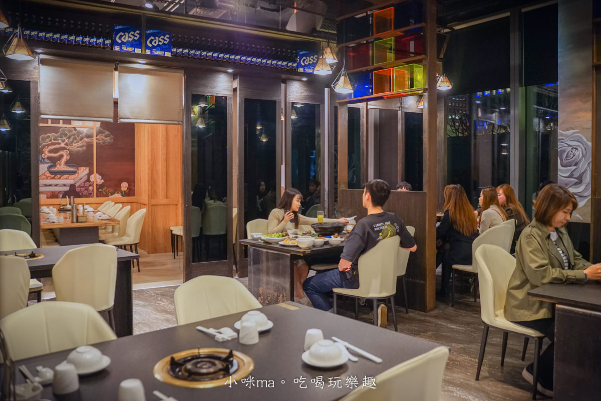 【市政府美食】朋月栻 韓吃一隻雞 微風信義店｜道地一隻雞火鍋，搭配超派海鮮桶，給你創新的韓式料理，台北韓式料理推薦