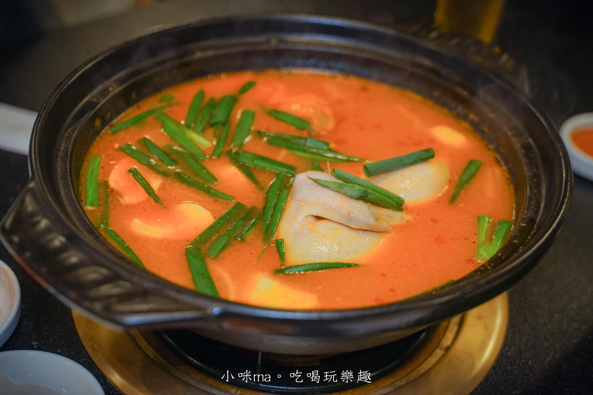 【市政府美食】朋月栻 韓吃一隻雞 微風信義店｜道地一隻雞火鍋，搭配超派海鮮桶，給你創新的韓式料理，台北韓式料理推薦