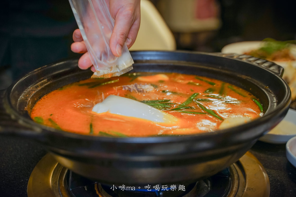 【市政府美食】朋月栻 韓吃一隻雞 微風信義店｜道地一隻雞火鍋，搭配超派海鮮桶，給你創新的韓式料理，台北韓式料理推薦