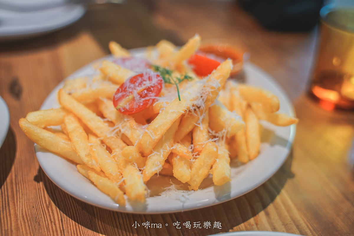 【台北美食】Waku⁺｜Waku旗艦店，burger、pasta、cafe通通吃的到，國父紀念館旁日系純白咖啡廳
