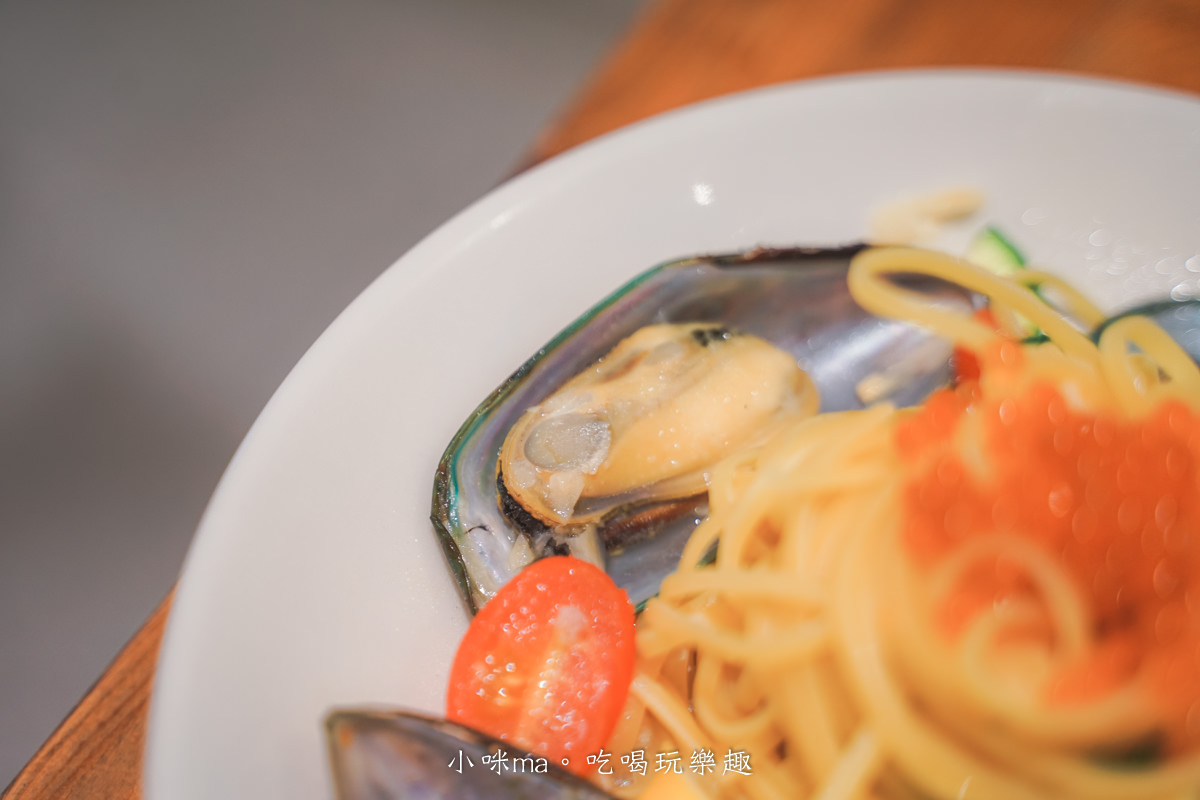 【台北美食】Waku⁺｜Waku旗艦店，burger、pasta、cafe通通吃的到，國父紀念館旁日系純白咖啡廳