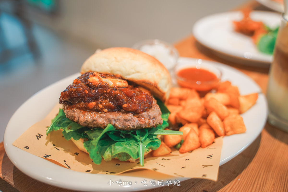 【台北美食】Waku⁺｜Waku旗艦店，burger、pasta、cafe通通吃的到，國父紀念館旁日系純白咖啡廳