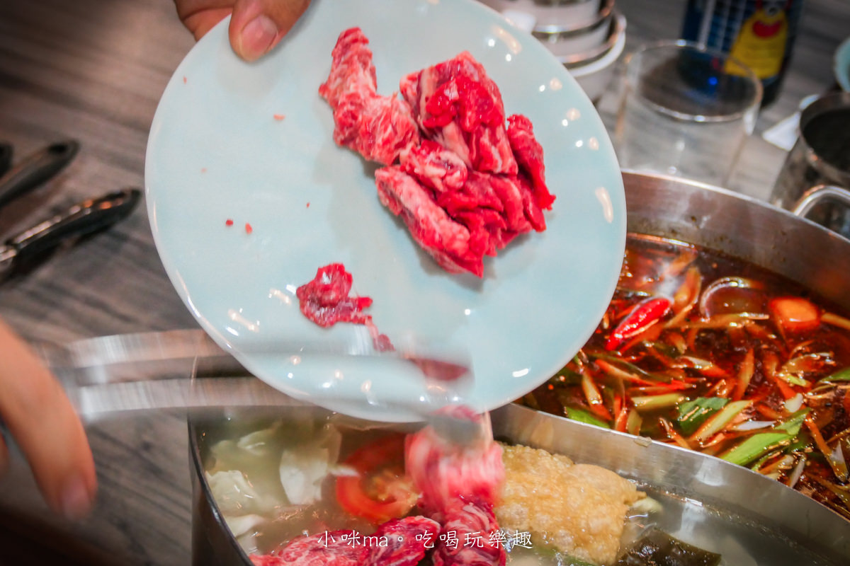 【台南火鍋】牛五蔵-肉鍋 x 塩ホルモン|2022、2023米其林指南推薦,現切溫體牛火鍋,劉家莊二代火鍋概念店,台南美食 - 第16張圖 【台南火鍋】牛五蔵-肉鍋 x 塩ホルモン|2022、2023米其林指南推薦,現切溫體牛火鍋,劉家莊二代火鍋概念店,台南美食