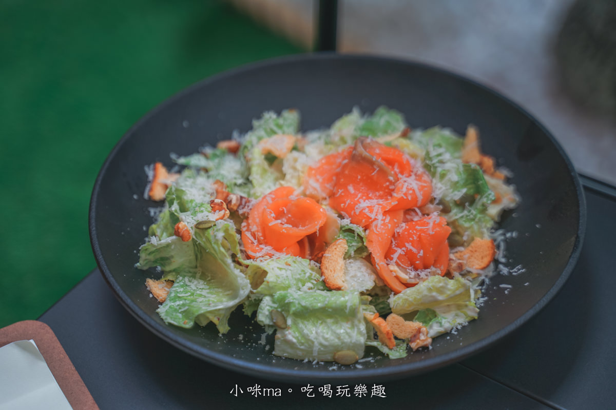 【國父紀念館美食】本質煮藝 Born to EAT｜女孩們衝起來！絕美綠洲仙人掌露營風餐廳，舒芙蕾配上百香果，怎麼這麼搭！