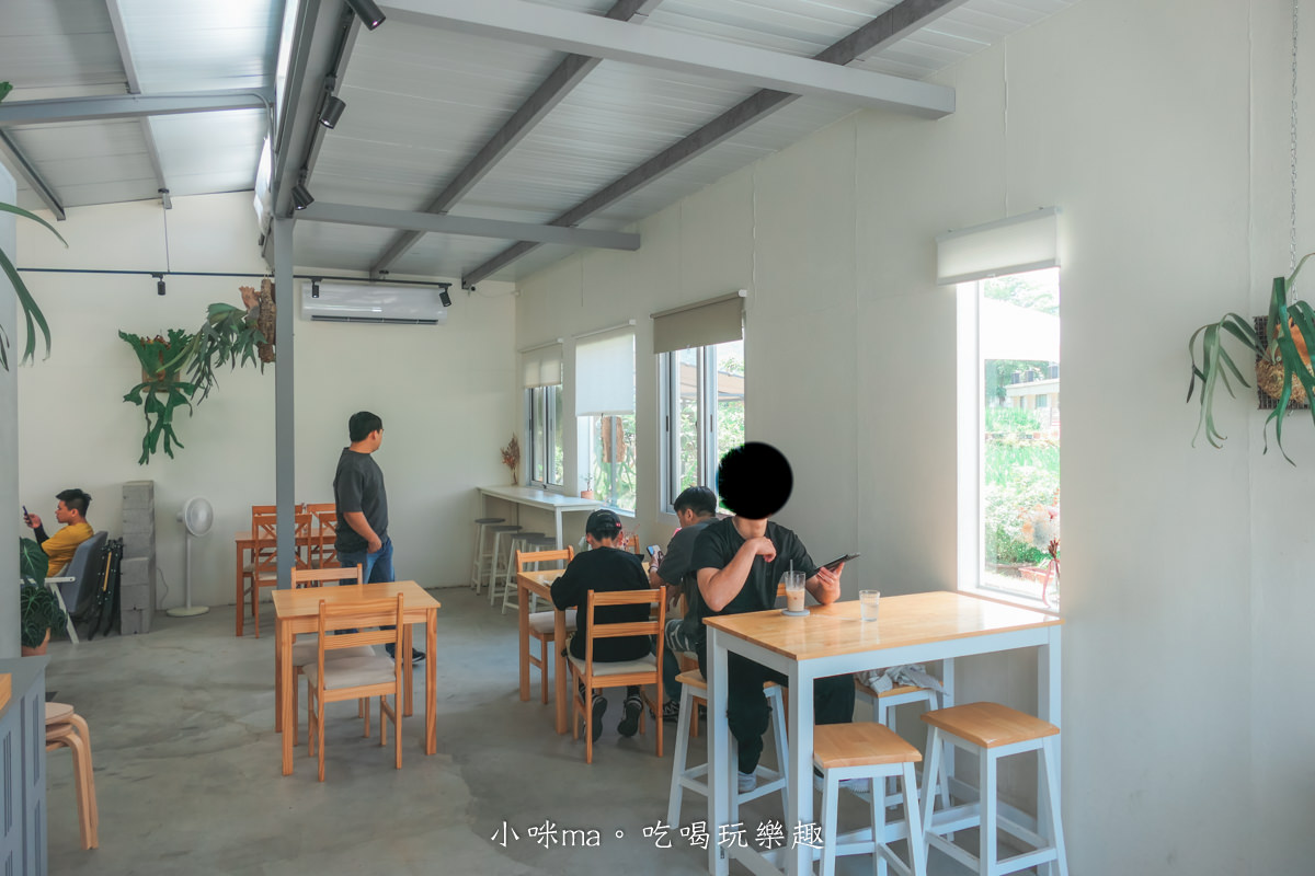 【南投美食】Middle coffee｜地母廟下的小清新咖啡廳，甜點、咖啡都讚，戶外好拍好舒服！！南投咖啡廳 / 埔里咖啡廳