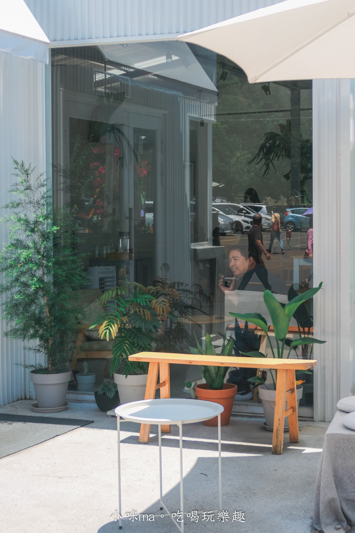 【南投美食】Middle coffee｜地母廟下的小清新咖啡廳，甜點、咖啡都讚，戶外好拍好舒服！！南投咖啡廳 / 埔里咖啡廳