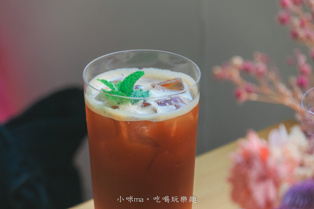 【南投美食】Middle coffee｜地母廟下的小清新咖啡廳，甜點、咖啡都讚，戶外好拍好舒服！！南投咖啡廳 / 埔里咖啡廳