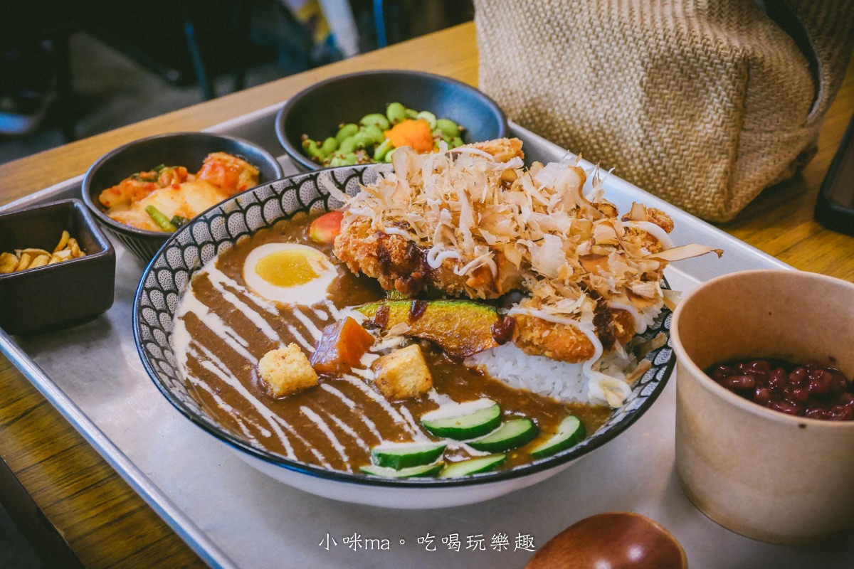 【埔里美食】山上山下｜埔里最夯的咖哩飯！！ 撒上多力多滋，搭配濃厚系醬汁超級下飯，在桑心合作社對面