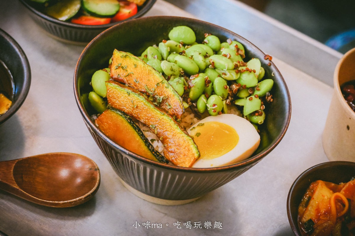 【埔里美食】山上山下｜埔里最夯的咖哩飯！！ 撒上多力多滋，搭配濃厚系醬汁超級下飯，在桑心合作社對面