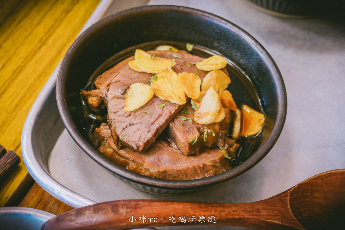 【埔里美食】山上山下｜埔里最夯的咖哩飯！！ 撒上多力多滋，搭配濃厚系醬汁超級下飯，在桑心合作社對面