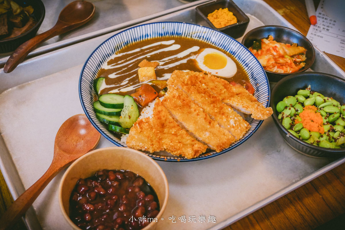 【埔里美食】山上山下｜埔里最夯的咖哩飯！！ 撒上多力多滋，搭配濃厚系醬汁超級下飯，在桑心合作社對面