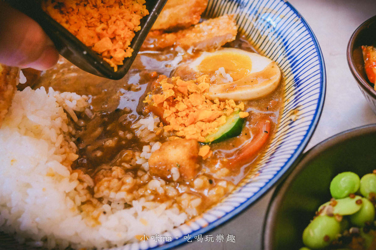 【埔里美食】山上山下｜埔里最夯的咖哩飯！！ 撒上多力多滋，搭配濃厚系醬汁超級下飯，在桑心合作社對面