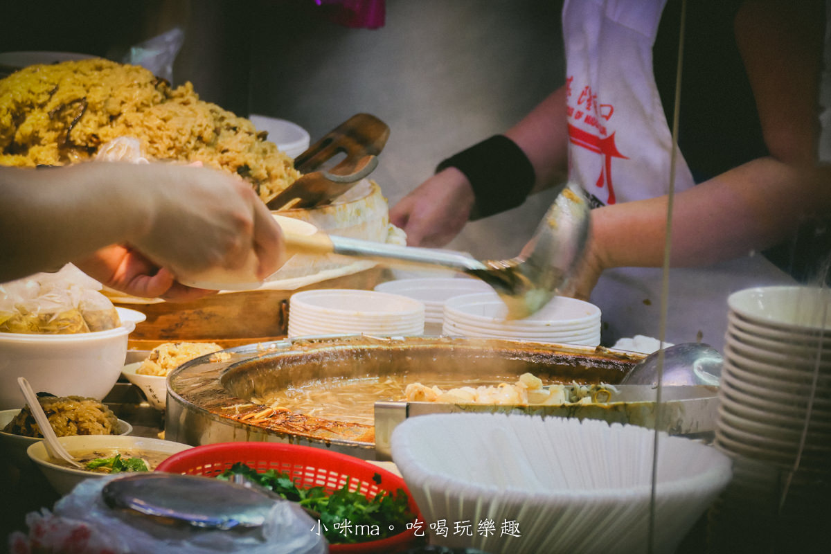 【基隆廟口美食】吳記螃蟹羹油飯|只有螃蟹羹、油飯也能賣爆,內用跟外帶都要排隊,基隆美食 - 第4張圖 【基隆廟口美食】吳記螃蟹羹油飯|只有螃蟹羹、油飯也能賣爆,內用跟外帶都要排隊,基隆美食