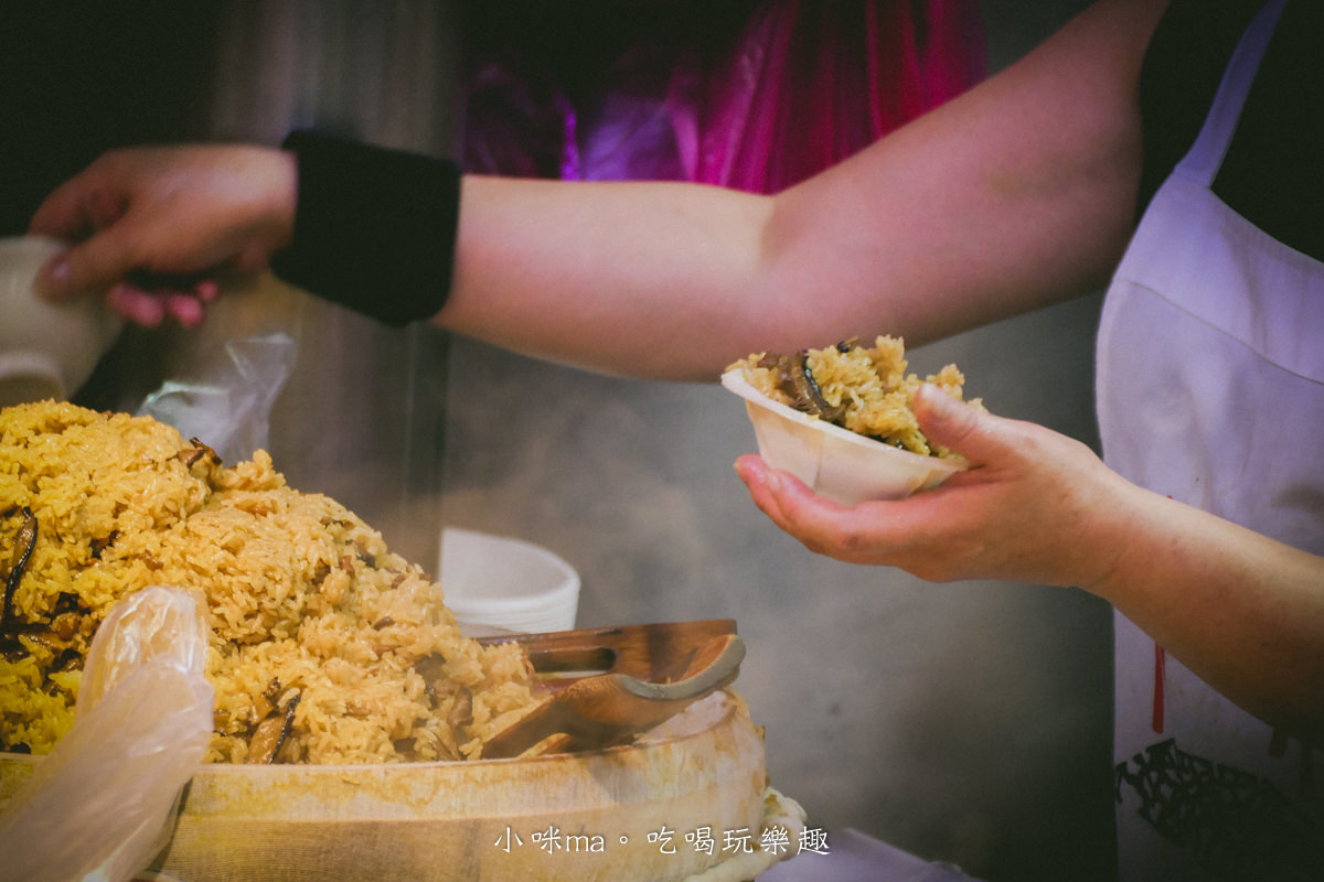 【基隆廟口美食】吳記螃蟹羹油飯|只有螃蟹羹、油飯也能賣爆,內用跟外帶都要排隊,基隆美食 - 第6張圖 【基隆廟口美食】吳記螃蟹羹油飯|只有螃蟹羹、油飯也能賣爆,內用跟外帶都要排隊,基隆美食