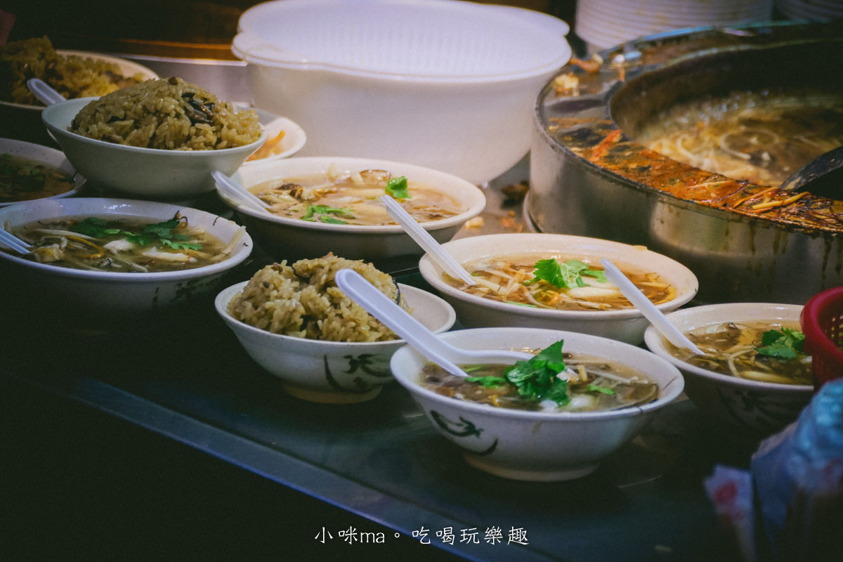 【基隆廟口美食】吳記螃蟹羹油飯|只有螃蟹羹、油飯也能賣爆,內用跟外帶都要排隊,基隆美食 - 第8張圖 【基隆廟口美食】吳記螃蟹羹油飯|只有螃蟹羹、油飯也能賣爆,內用跟外帶都要排隊,基隆美食