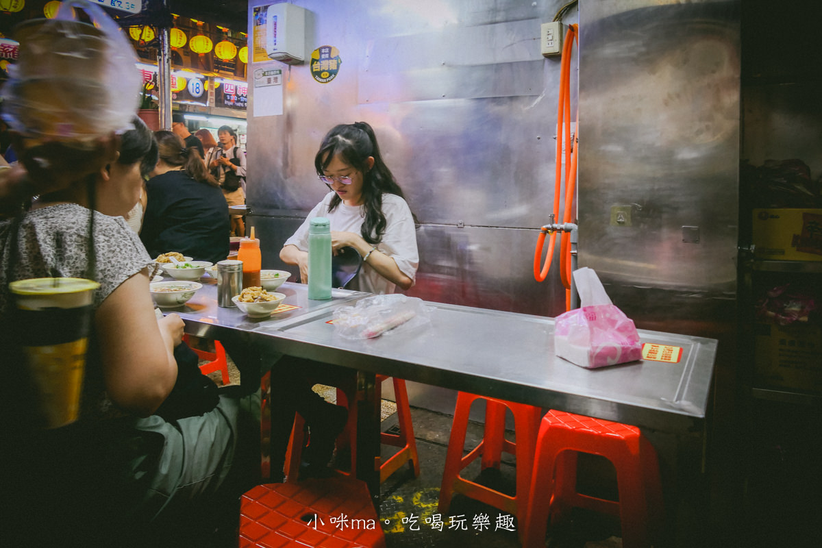 【基隆廟口美食】吳記螃蟹羹油飯|只有螃蟹羹、油飯也能賣爆,內用跟外帶都要排隊,基隆美食 - 第9張圖 【基隆廟口美食】吳記螃蟹羹油飯|只有螃蟹羹、油飯也能賣爆,內用跟外帶都要排隊,基隆美食