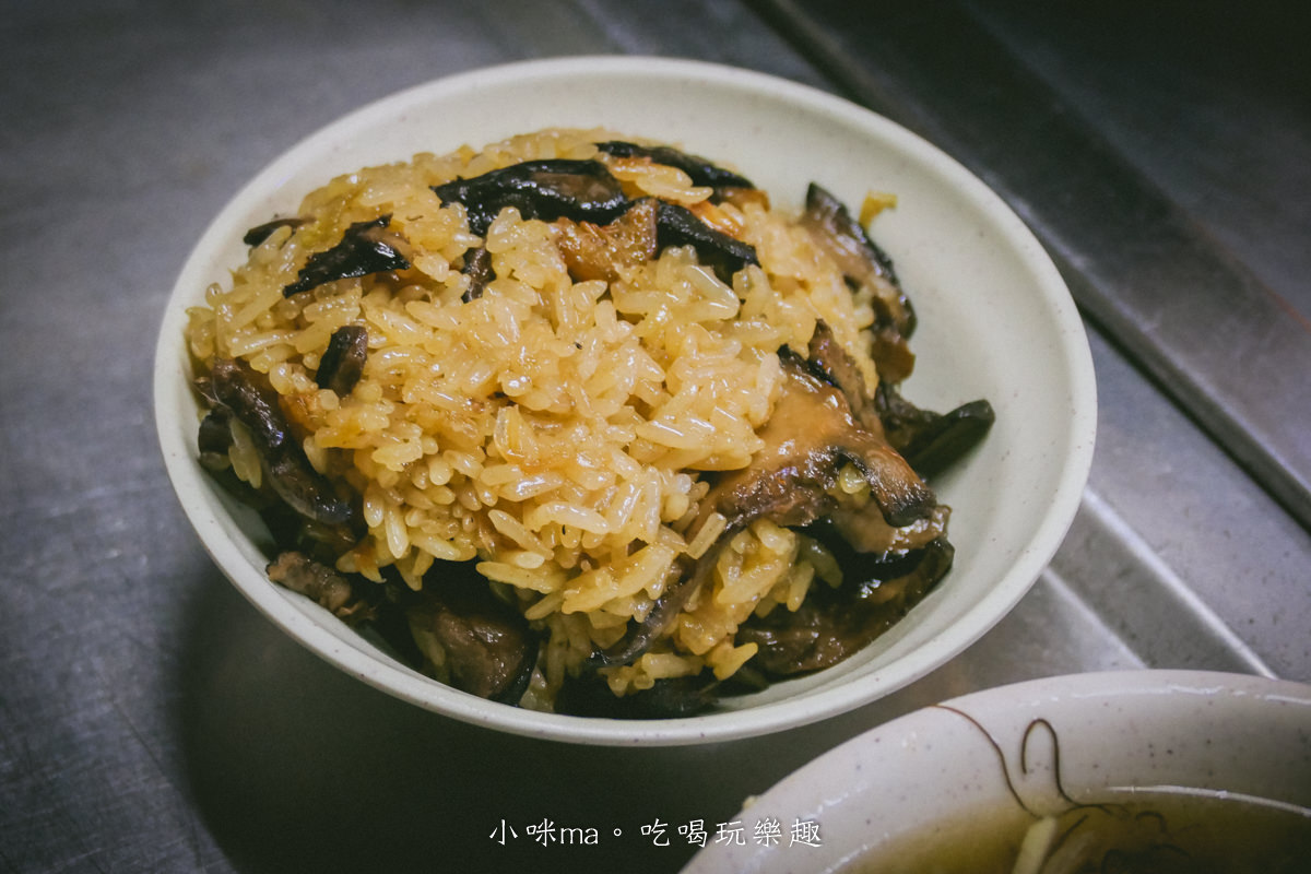 【基隆廟口美食】吳記螃蟹羹油飯|只有螃蟹羹、油飯也能賣爆,內用跟外帶都要排隊,基隆美食 - 第13張圖 【基隆廟口美食】吳記螃蟹羹油飯|只有螃蟹羹、油飯也能賣爆,內用跟外帶都要排隊,基隆美食