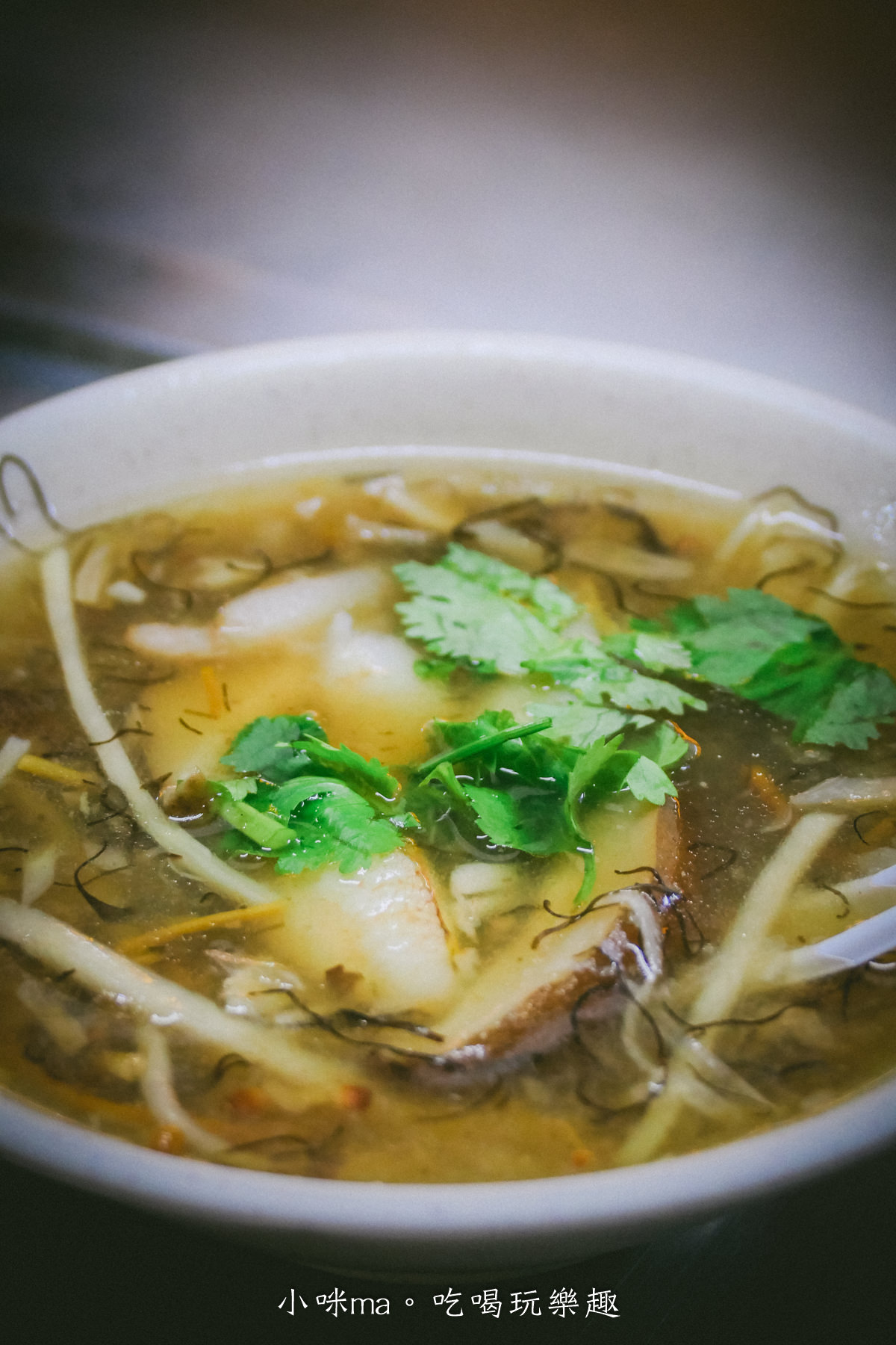 【基隆廟口美食】吳記螃蟹羹油飯|只有螃蟹羹、油飯也能賣爆,內用跟外帶都要排隊,基隆美食 - 第11張圖 【基隆廟口美食】吳記螃蟹羹油飯|只有螃蟹羹、油飯也能賣爆,內用跟外帶都要排隊,基隆美食