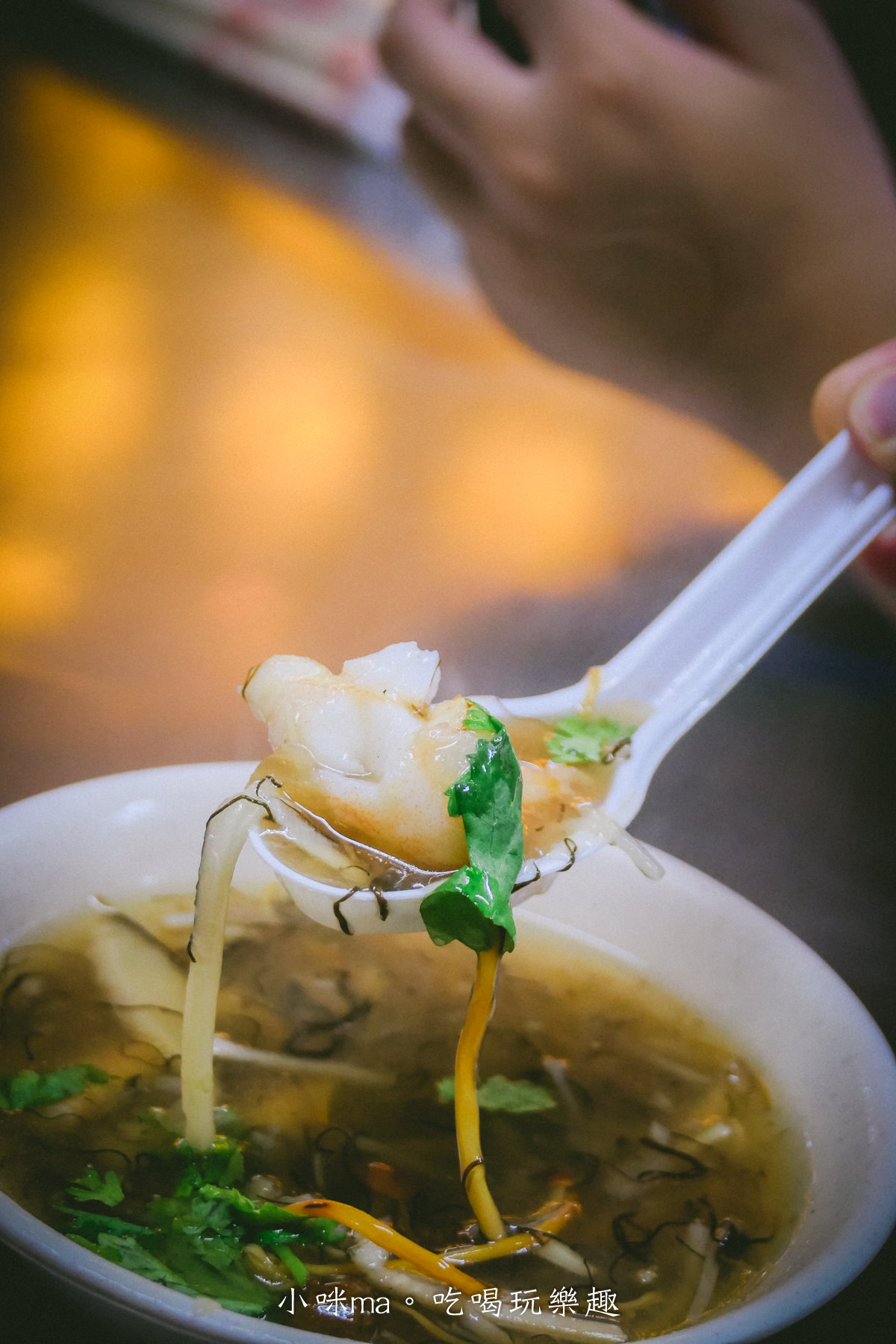 【基隆廟口美食】吳記螃蟹羹油飯|只有螃蟹羹、油飯也能賣爆,內用跟外帶都要排隊,基隆美食 - 第12張圖 【基隆廟口美食】吳記螃蟹羹油飯|只有螃蟹羹、油飯也能賣爆,內用跟外帶都要排隊,基隆美食