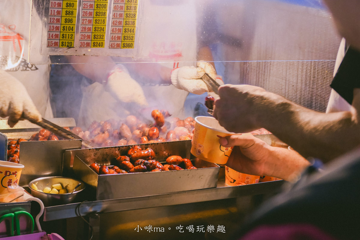 【基隆廟口美食】世盛一口吃香腸｜基隆廟口最強的香腸，整個路口都是他的排隊人潮