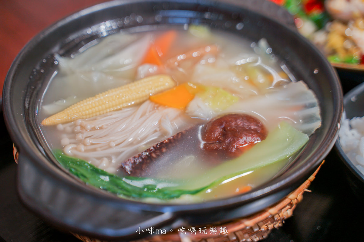 【萬芳商圈美食】饗食雪屋|絲絲水果冰酥,漸層色澤超夢幻!一鍋一燒 白飯、飲料喝到飽,捷運萬芳醫院站 - 第11張圖 【萬芳商圈美食】饗食雪屋|絲絲水果冰酥,漸層色澤超夢幻!一鍋一燒 白飯、飲料喝到飽,捷運萬芳醫院站