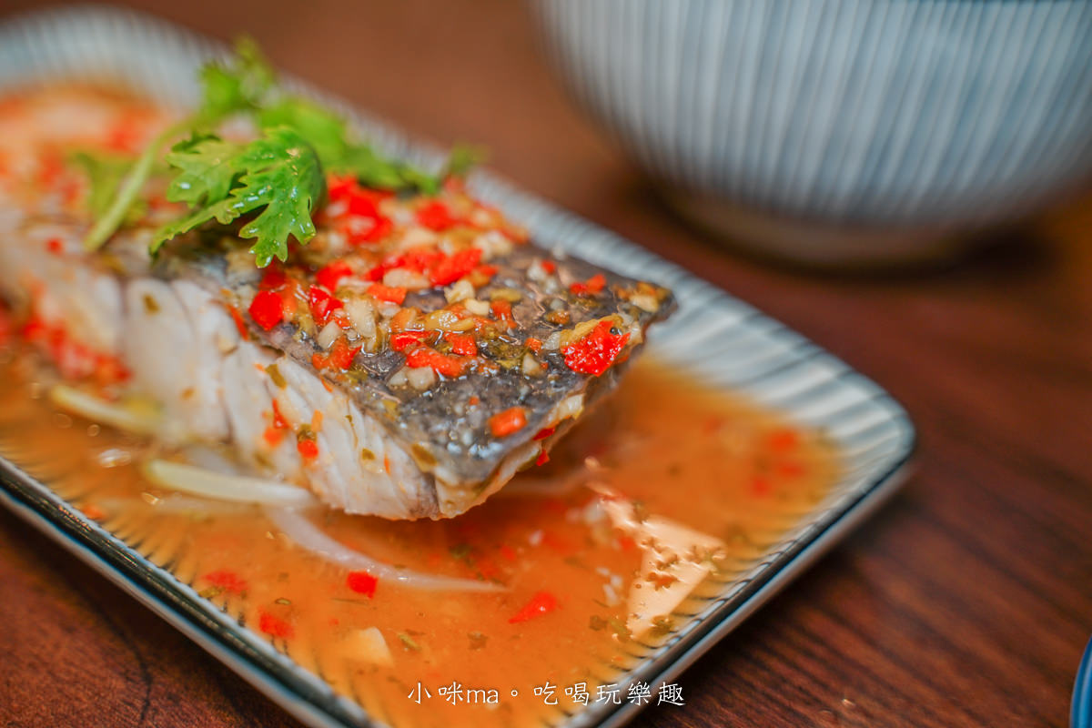 【萬芳商圈美食】鴻福擔仔麵｜一碗麵鋪上半斤現燙蛤蜊，肉質湯頭好鮮美！泰式、日式餐點也很強，捷運萬芳醫院站