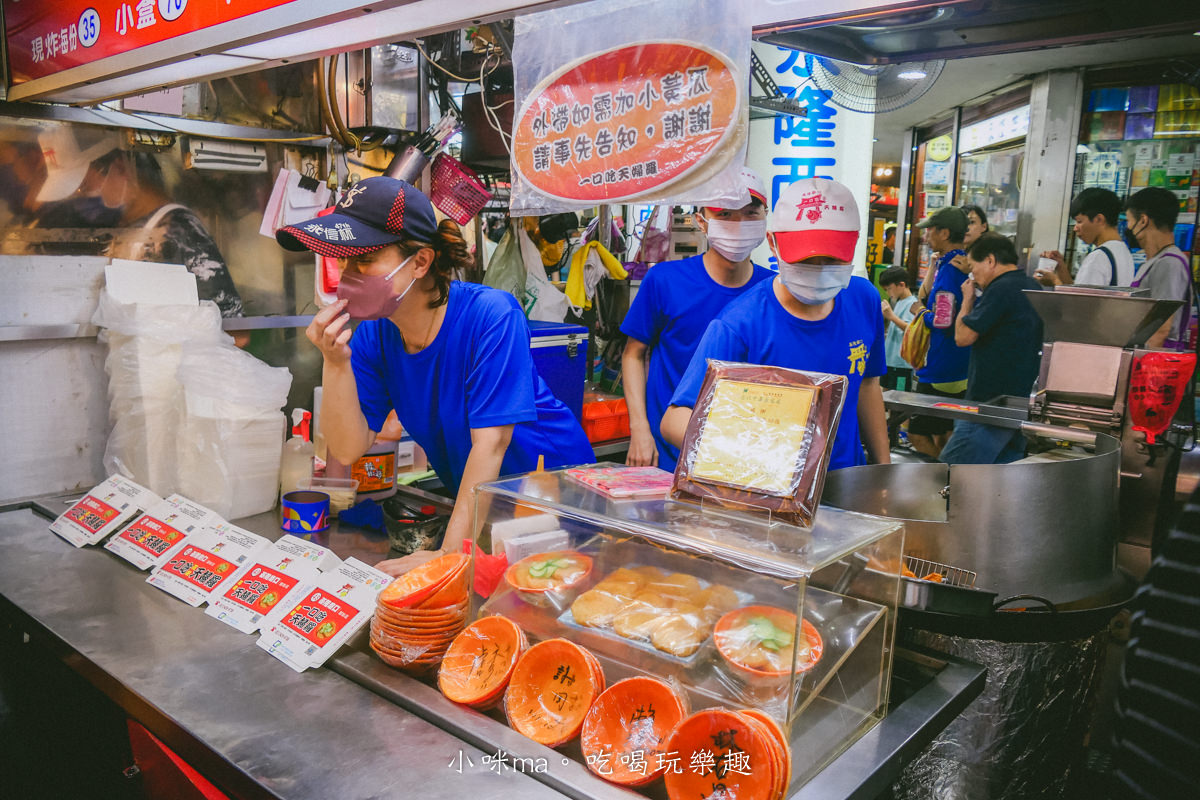【基隆廟口美食】一口吃天婦羅|現點現炸Q脆天婦羅!搭靈魂醬汁、小黃瓜絕配,基隆美食 - 第2張圖 【基隆廟口美食】一口吃天婦羅|現點現炸Q脆天婦羅!搭靈魂醬汁、小黃瓜絕配,基隆美食