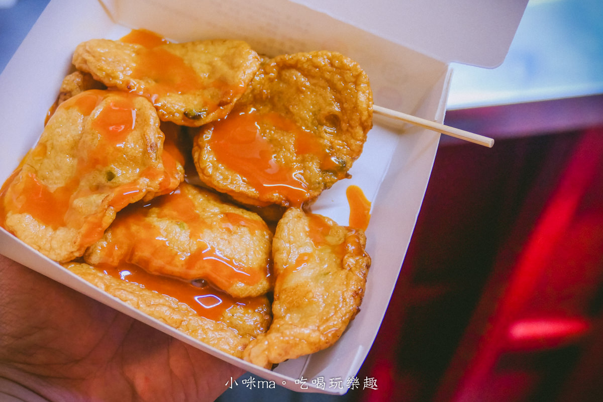 【基隆廟口美食】一口吃天婦羅|現點現炸Q脆天婦羅!搭靈魂醬汁、小黃瓜絕配,基隆美食 - 第9張圖 【基隆廟口美食】一口吃天婦羅|現點現炸Q脆天婦羅!搭靈魂醬汁、小黃瓜絕配,基隆美食