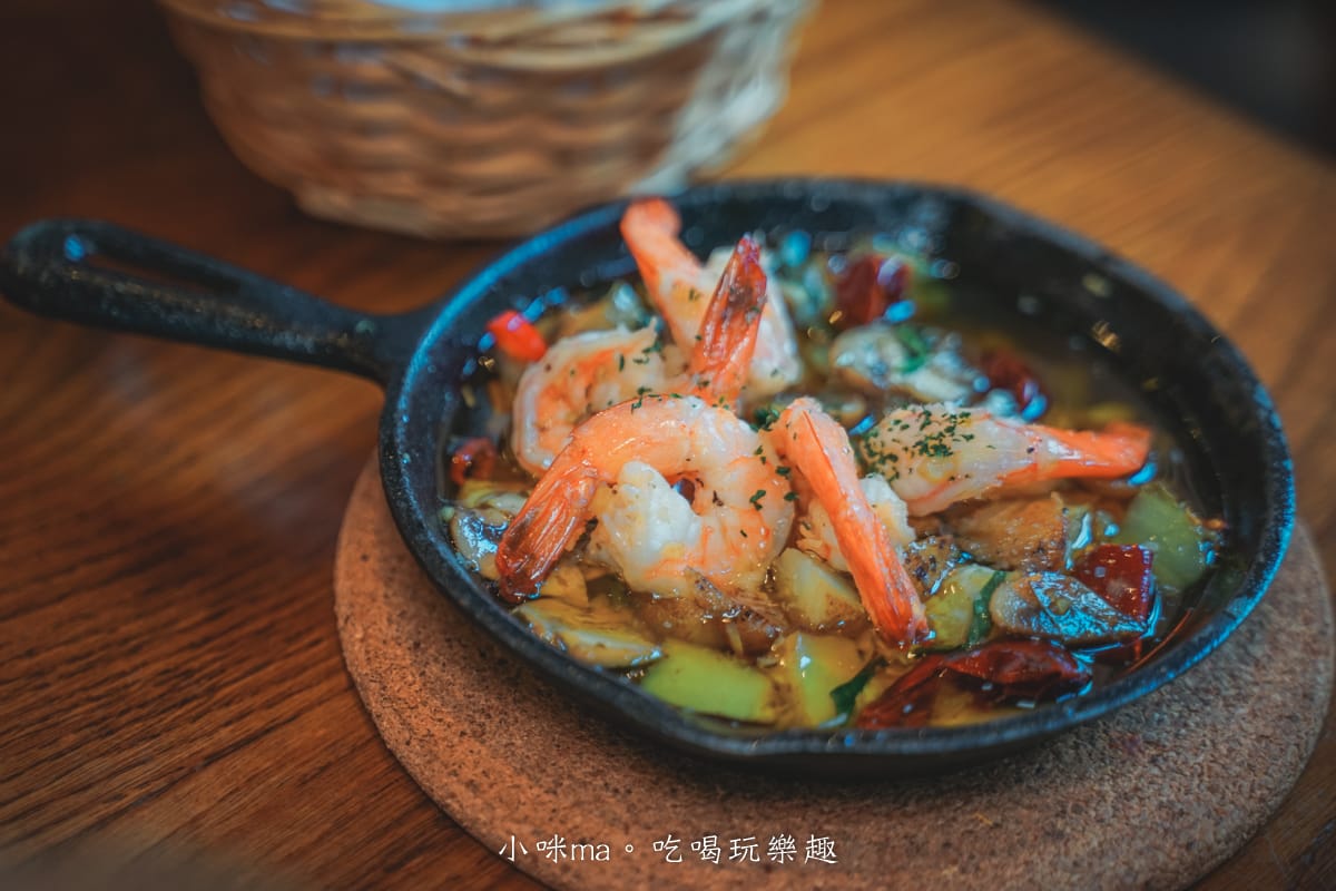 【東區美食】PAUL法國麵包甜點沙龍 台北仁愛店|彷彿巴黎街頭旁的法式小餐館,美味料理加上超人氣草莓千層派,來場慵懶的法式饗宴,捷運忠孝敦化站 - 第9張圖 【東區美食】PAUL法國麵包甜點沙龍 台北仁愛店|彷彿巴黎街頭旁的法式小餐館,美味料理加上超人氣草莓千層派,來場慵懶的法式饗宴,捷運忠孝敦化站