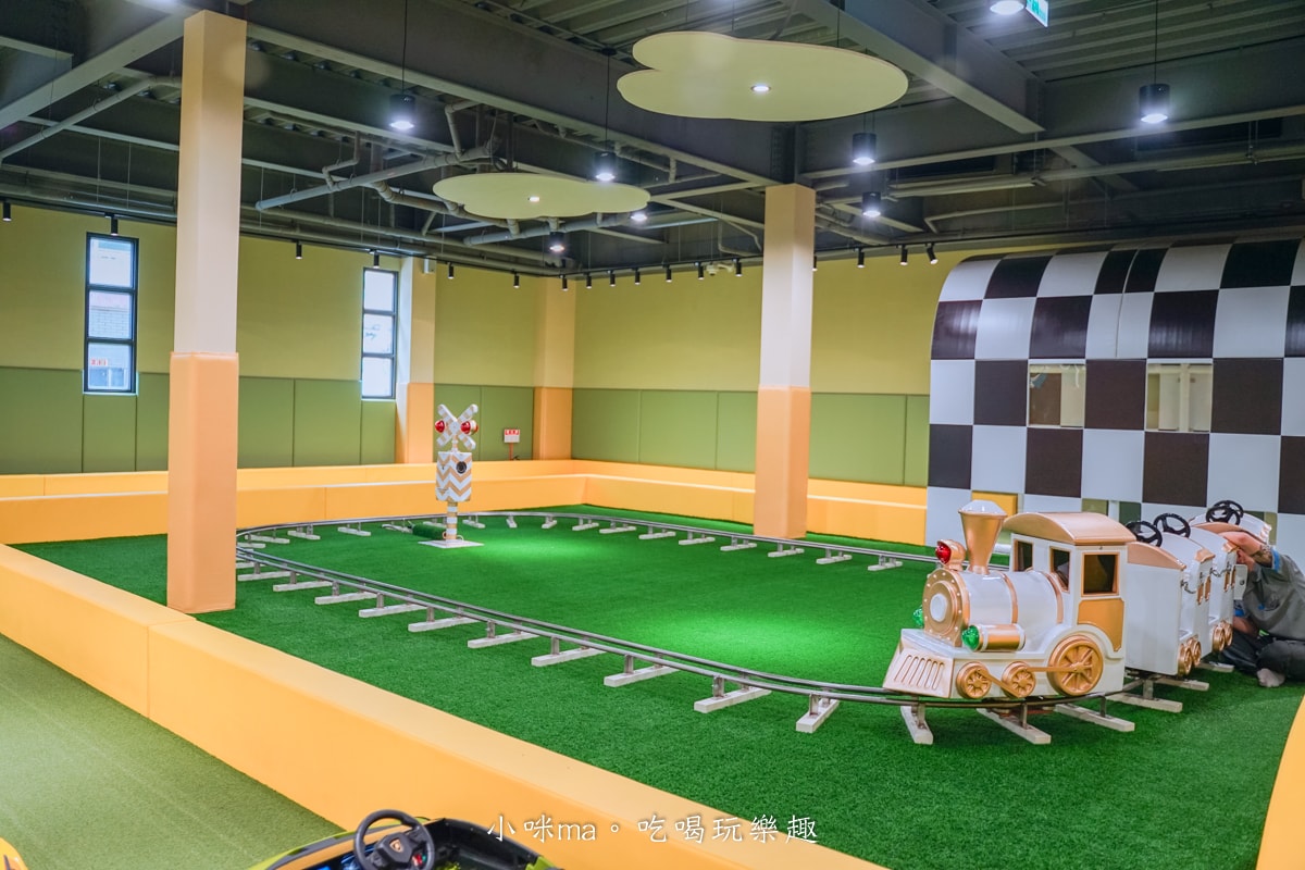 【南投美食】魯魯札札咖啡親子館｜日月潭最棒的親子餐廳，電動車、體能系列、球池玩不膩，餐點也爆好吃，日月潭美食