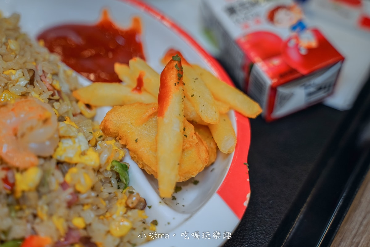 【南投美食】魯魯札札咖啡親子館｜日月潭最棒的親子餐廳，電動車、體能系列、球池玩不膩，餐點也爆好吃，日月潭美食