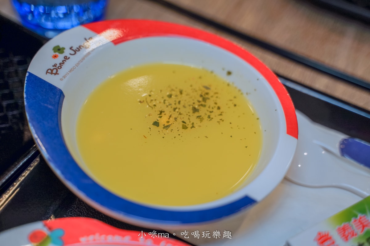 【南投美食】魯魯札札咖啡親子館｜日月潭最棒的親子餐廳，電動車、體能系列、球池玩不膩，餐點也爆好吃，日月潭美食