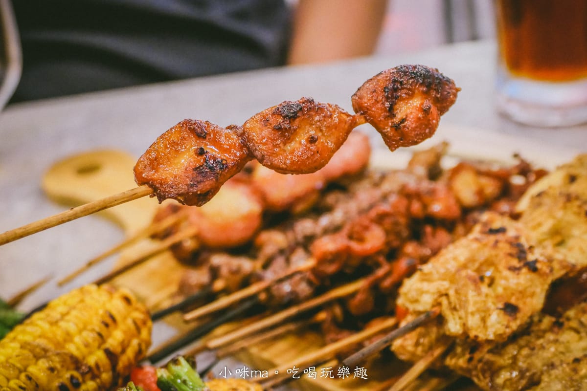 【東區美食】品都串燒攤-忠孝店|台北東區超強不限時串燒,銅板價、炭火直烤,365天都要排隊,台北宵夜推薦 - 第17張圖 【東區美食】品都串燒攤-忠孝店|台北東區超強不限時串燒,銅板價、炭火直烤,365天都要排隊,台北宵夜推薦