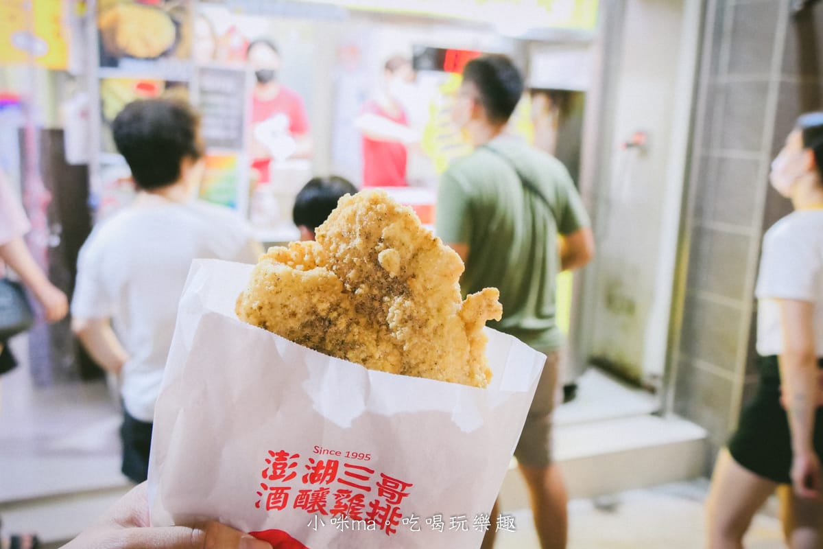【澎湖美食】澎湖 三哥酒釀雞排｜獨特酒香雞排多汁嫩口，一片100元還是賣得嚇嚇叫，人氣肉串必點
