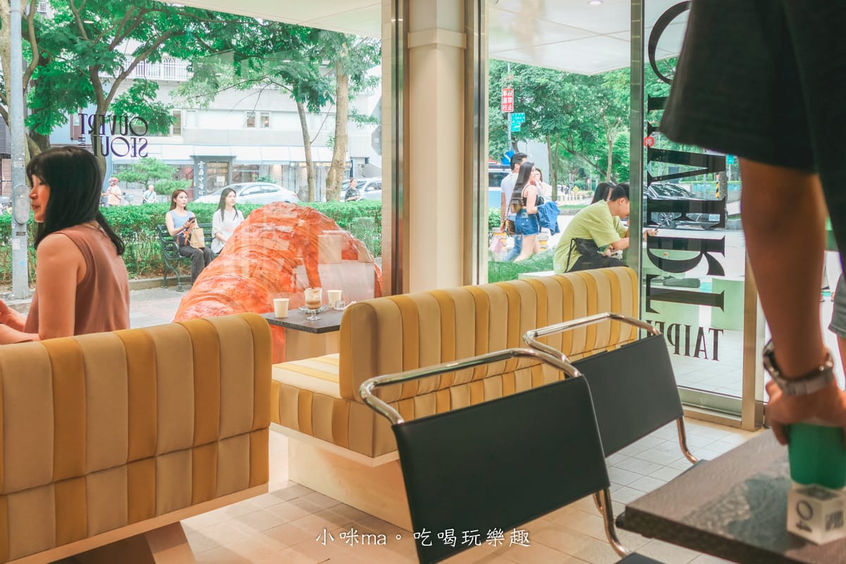【國父紀念館美食】OUVERT SEOUL TAIPEI|主打38cm巨大可頌韓國咖啡廳插旗東區,結合UR LIVING生活美學選品店,時尚、美食一站式體驗 - 第10張圖 【國父紀念館美食】OUVERT SEOUL TAIPEI|主打38cm巨大可頌韓國咖啡廳插旗東區,結合UR LIVING生活美學選品店,時尚、美食一站式體驗