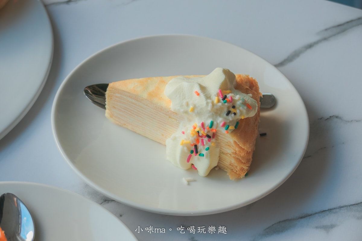 【礁溪住宿】白宮渡假勝地｜宜蘭最超值親子飯店，大型氣墊床、泳池、大草皮、電動車、大浴池通包啦，礁溪親子飯店 / 宜蘭包棟