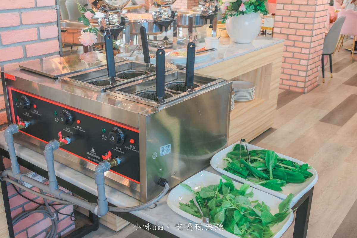 【礁溪住宿】白宮渡假勝地｜宜蘭最超值親子飯店，大型氣墊床、泳池、大草皮、電動車、大浴池通包啦，礁溪親子飯店 / 宜蘭包棟