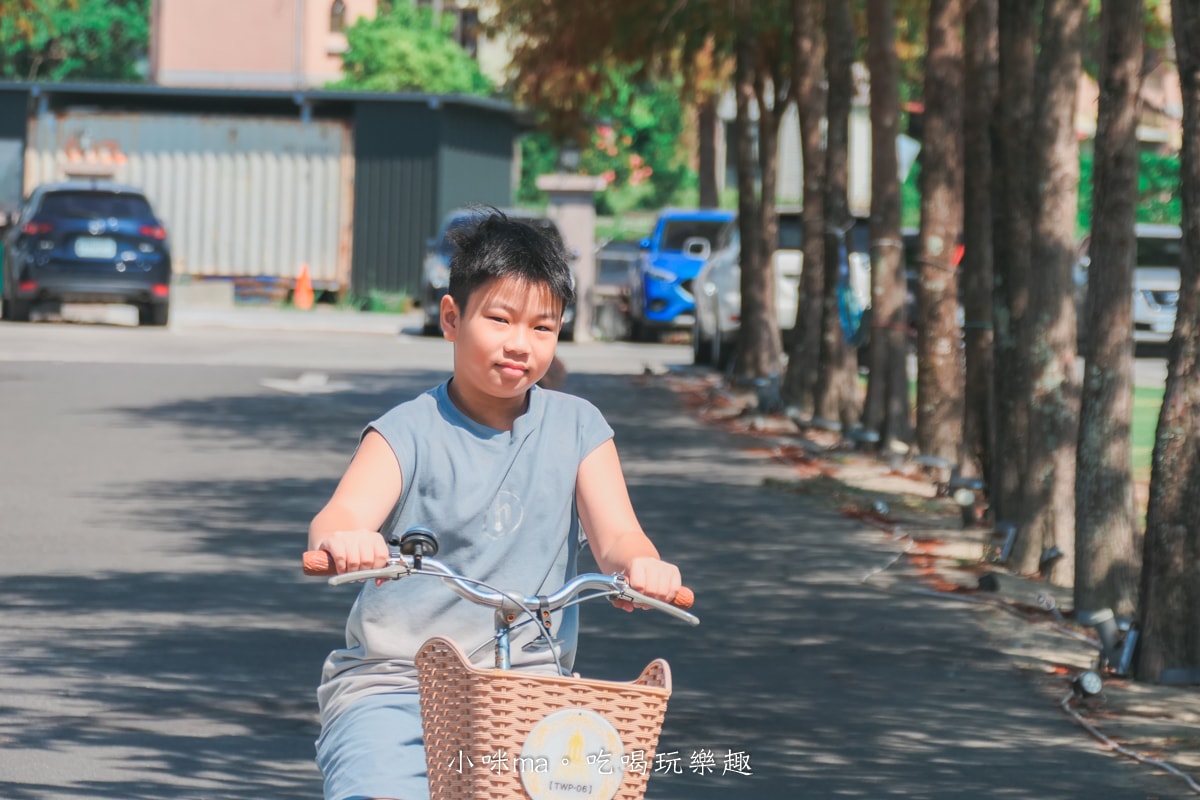 【礁溪住宿】白宮渡假勝地｜宜蘭最超值親子飯店，大型氣墊床、泳池、大草皮、電動車、大浴池通包啦，礁溪親子飯店 / 宜蘭包棟