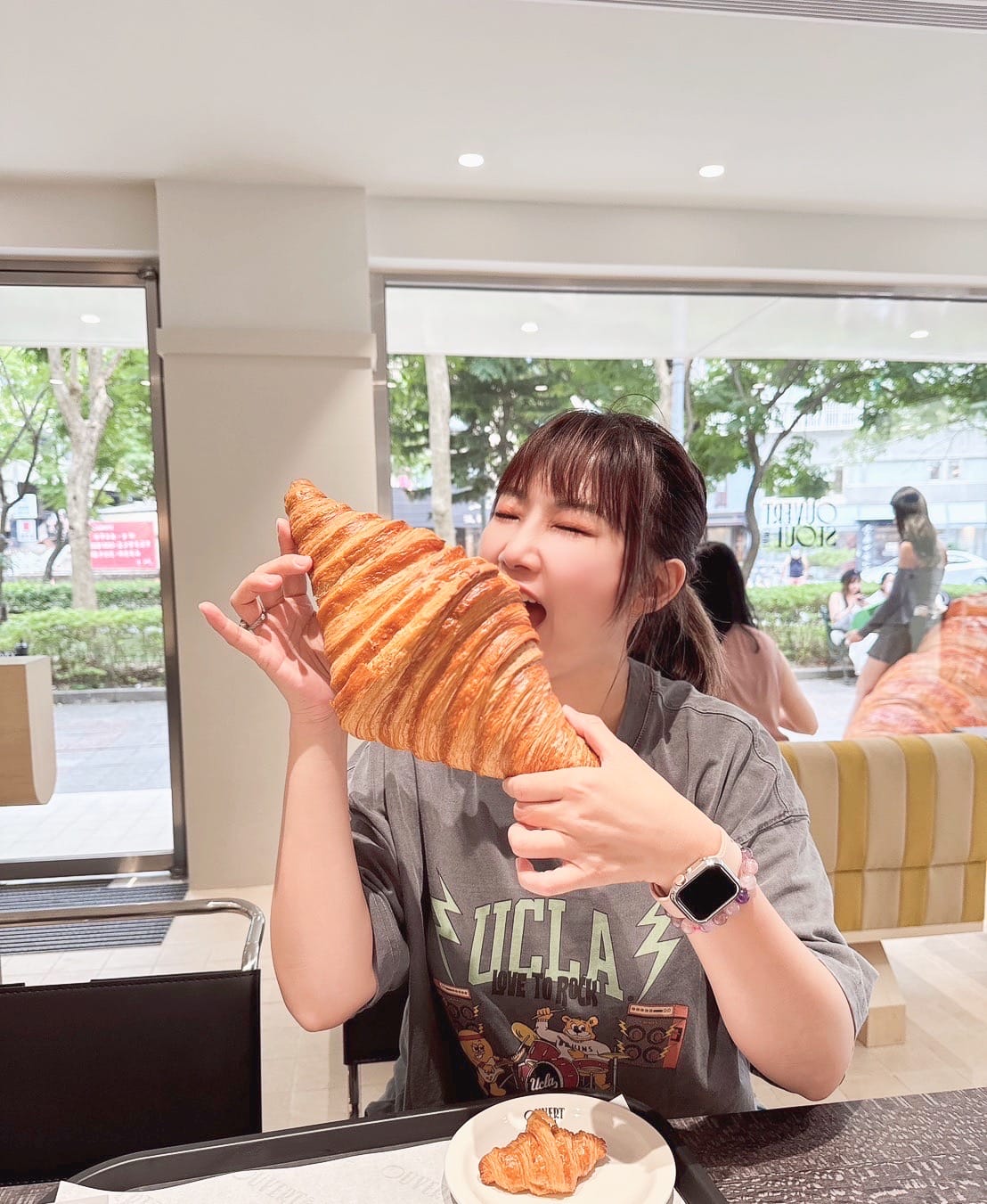 【國父紀念館美食】OUVERT SEOUL TAIPEI|主打38cm巨大可頌韓國咖啡廳插旗東區,結合UR LIVING生活美學選品店,時尚、美食一站式體驗 - 第14張圖 【國父紀念館美食】OUVERT SEOUL TAIPEI|主打38cm巨大可頌韓國咖啡廳插旗東區,結合UR LIVING生活美學選品店,時尚、美食一站式體驗